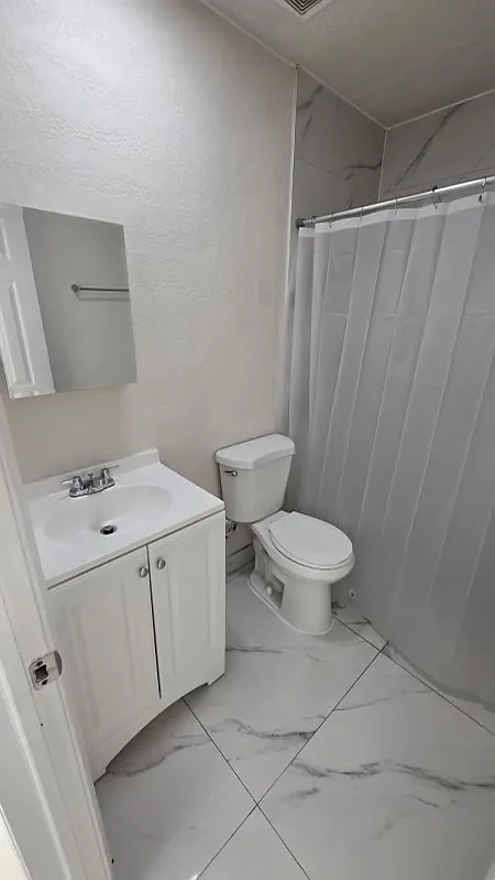 3 bed, 744 sqft, $2,195 — Photo 4