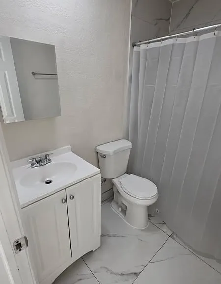 208 Avondale Dr #11 — Photo 3