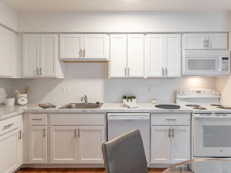 Dearborn View Apartments - Inkster, MI — Photo 16