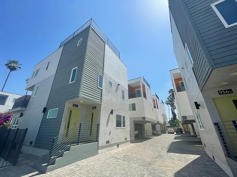962 N Normandie Ave #962 N NORMANDIE AVE — Photo 2