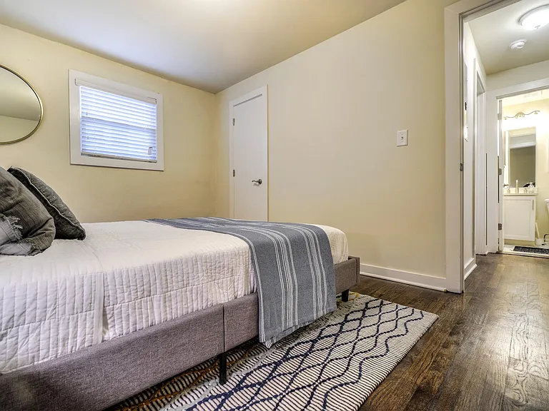 1095 Alta Ave NE #3 — Photo 2