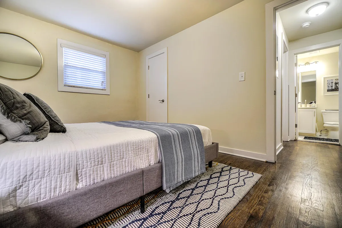 Building Photo - 1095 Alta Ave NE #3