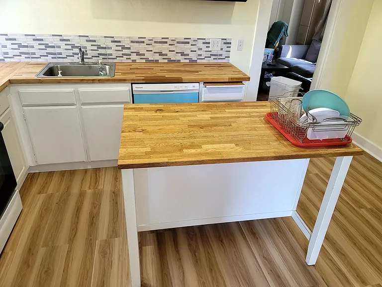Lower unit kitchen