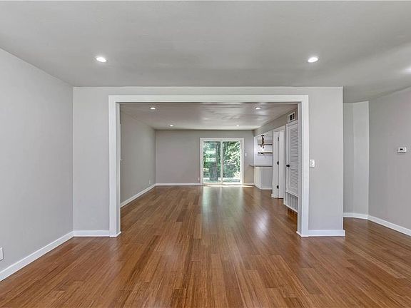 4th image of 11402 Pollyanna Ave
