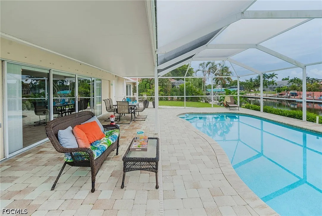 3 bed, 2.5 bath, 1639 sqft, $6,740 — Photo 1