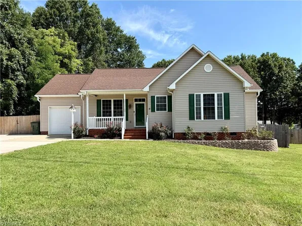 409 N Ayersville Rd, Mayodan, NC 27027