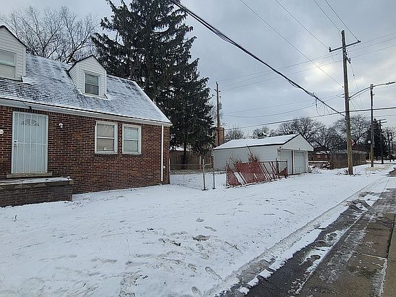 4th image of 11831 Payton St