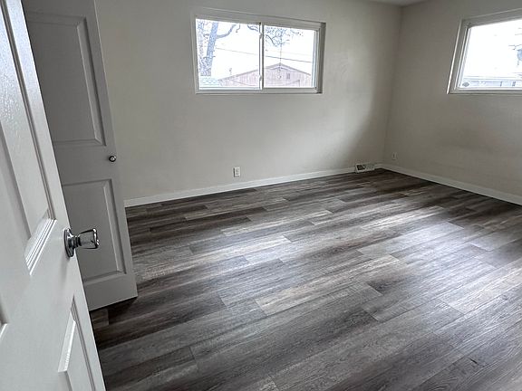 2nd image of 612 W Russ Ave