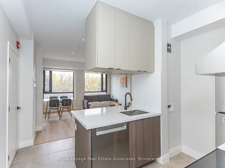 1000 Bathurst St #301 — Photo 8