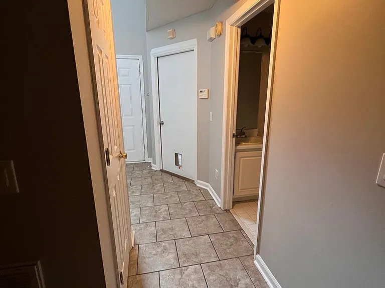 561 Heritage Ct — Photo 9