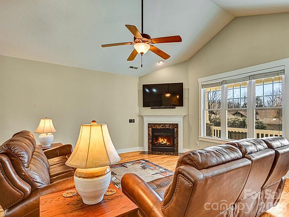 4th image of 24 Creekside View Dr