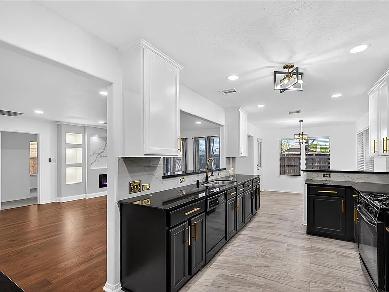 15807 Sonoma Park Dr — Photo 17
