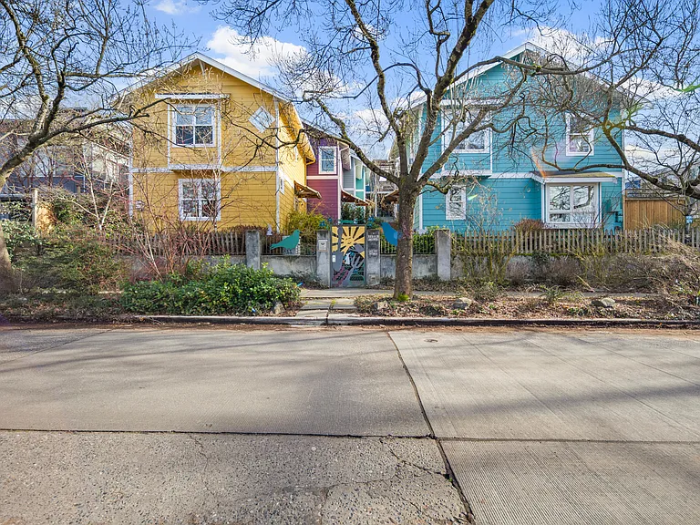 112 22nd Ave — Photo 2
