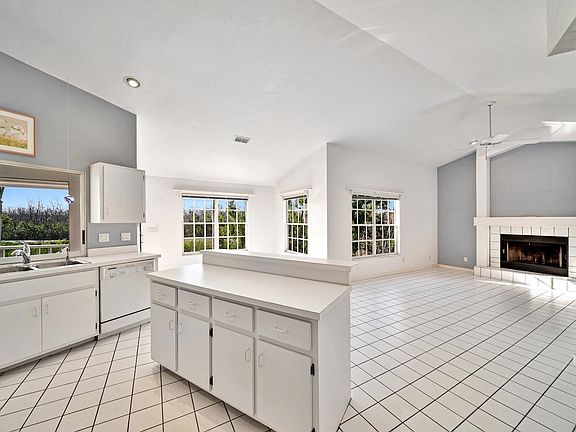 3rd image of 1426 Sanderling Cir