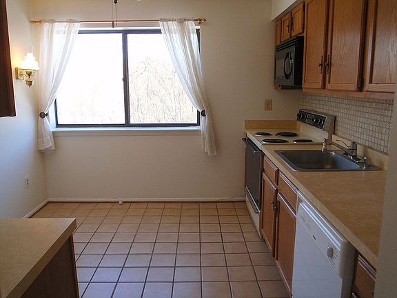 Eat-in Kitchen