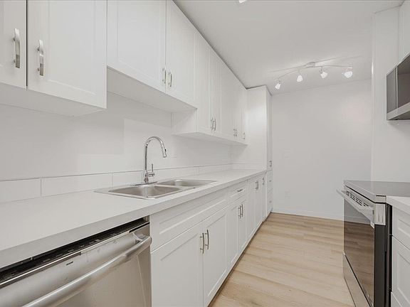 4th image of 15020 N Bluff Rd #107