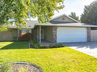 2704 S Highlands Blvd, West Richland, WA