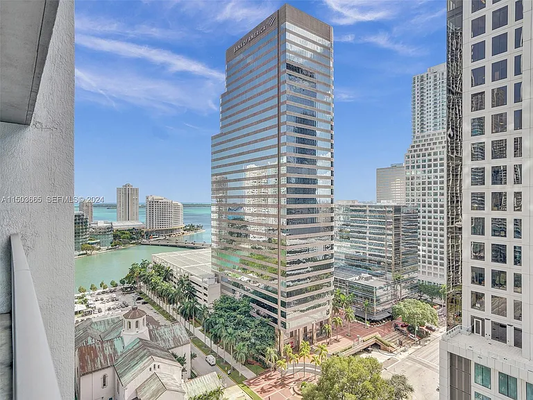500 Brickell Ave #1301 — Photo 2