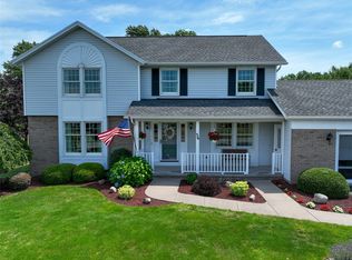 36 Laurelcrest Dr, Spencerport, NY 14559