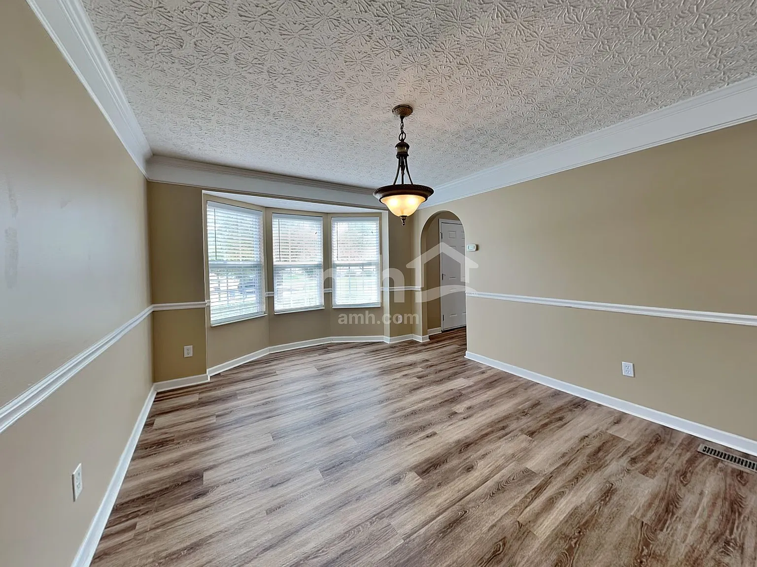 3 bed, 2.5 bath, 2234 sqft, $2,695 — Photo 4