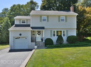 16 Eastview Ave, Mahwah, NJ 07430