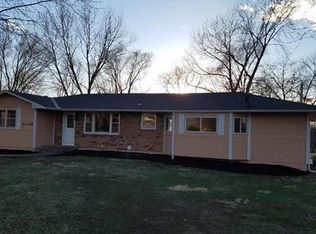 22118 S Deer Run Ct, Peculiar, MO 64078