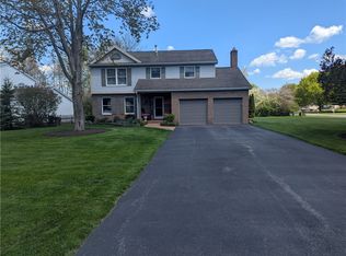611 Cardile Dr, Webster, NY 14580