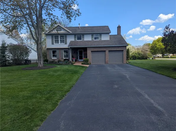 611 Cardile Dr, Webster, NY 14580