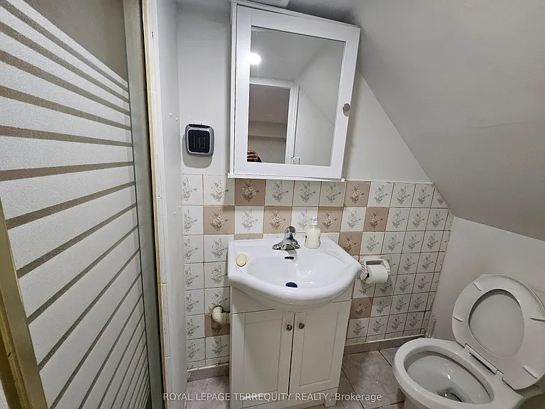14 Hollis St — Photo 15