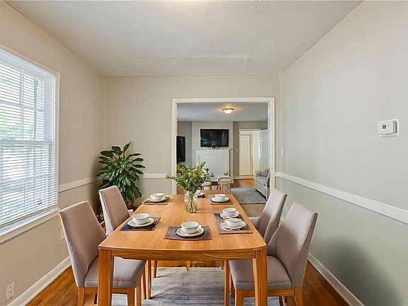 3rd image of 1328 Lockhaven Cir SW