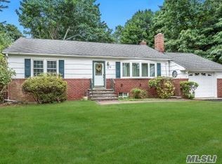44 Marion St, Nesconset, NY 11767