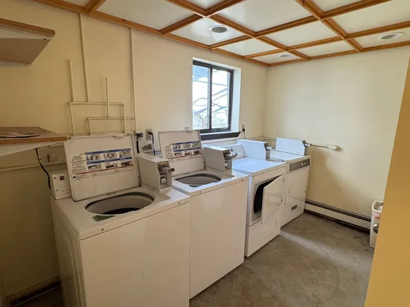 ZLros2104, 2104 Roosevelt Dr #1, Anchorage, AK 99517