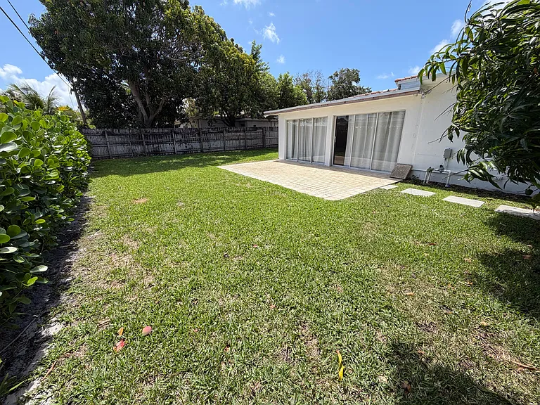 349 NE 31st St — Photo 3