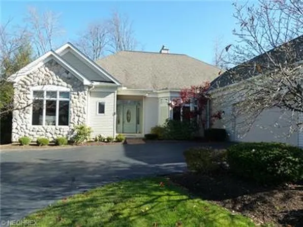 526 Spicebush Ln, Chagrin Falls, OH 44023