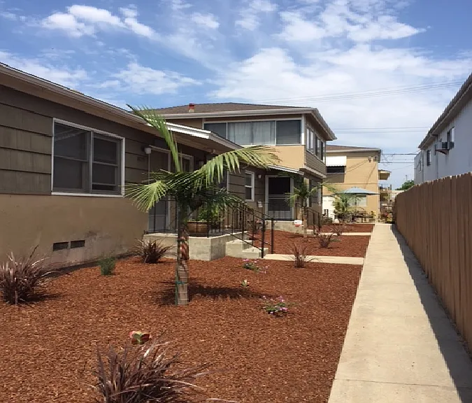 4653-59 Kansas St — Photo 14