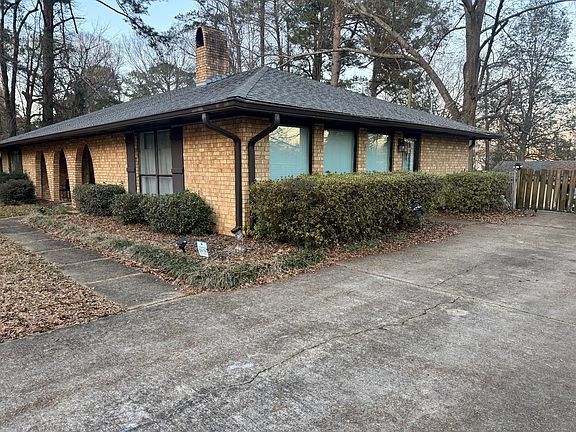 2nd image of 220 Hillcrest Dr