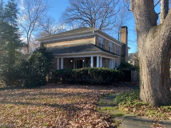 4 Clinton Ave, Ridgewood Village, NJ 07450