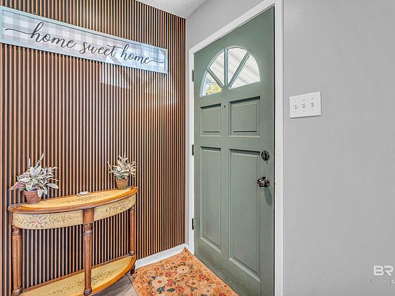 3rd image of 407 E Myrtle Ave