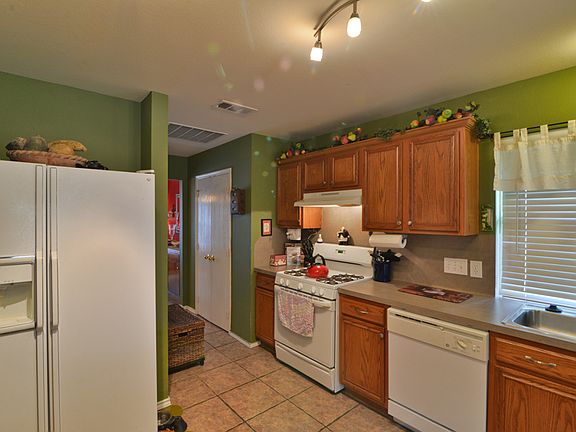 3rd image of 2884 Park Place Dr