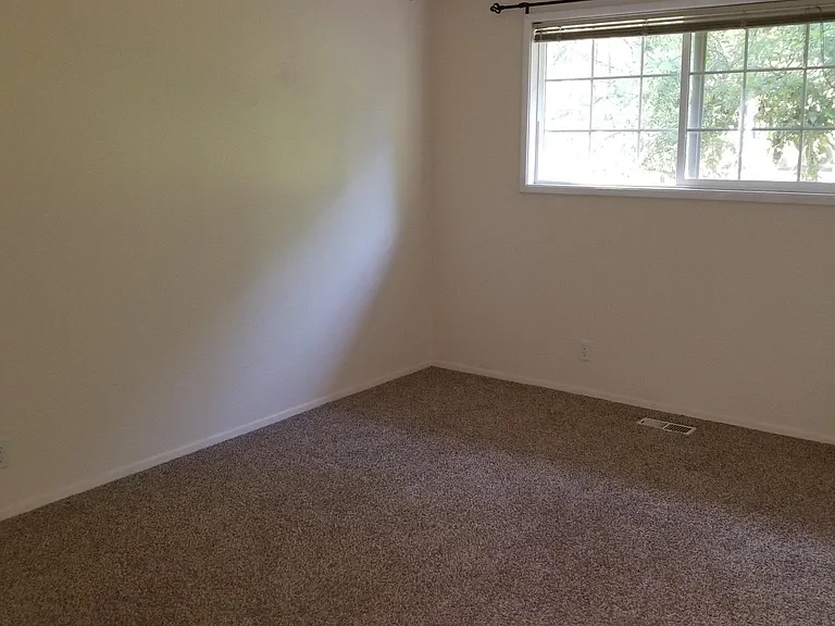 966 NW Cypress Ave — Photo 22