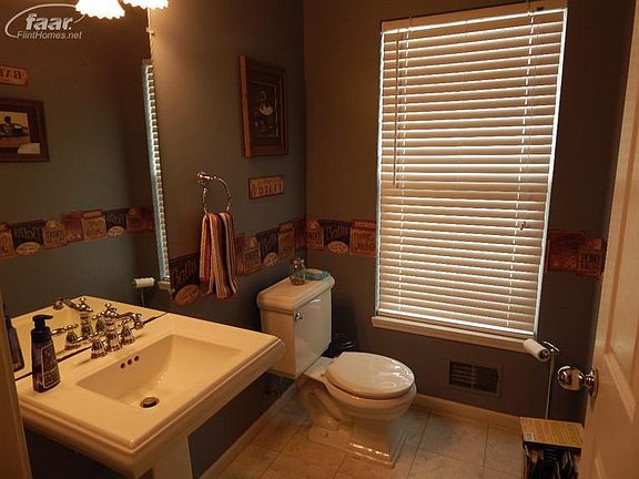 3rd image of 270 Willow Ln