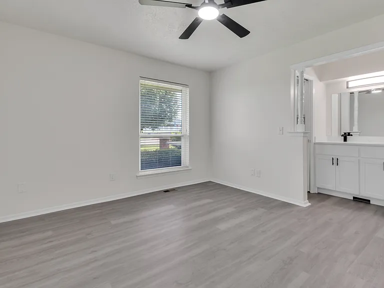 2319 E Robinson St — Photo 32