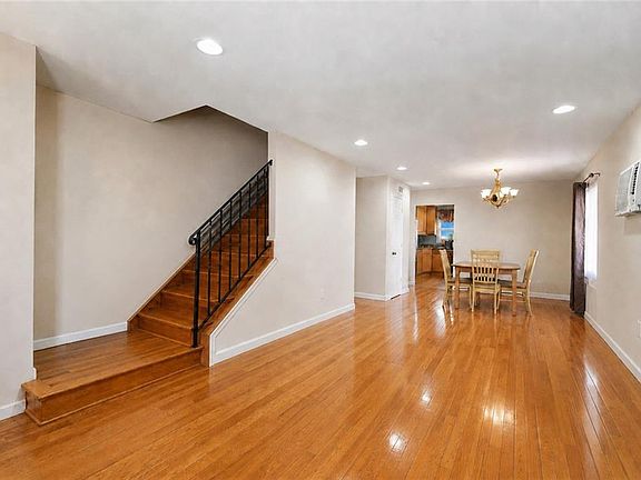 4th image of 318 Seaver Ave