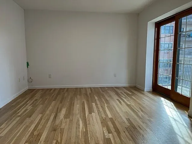 27-10 Astoria Blvd #4D — Photo 2