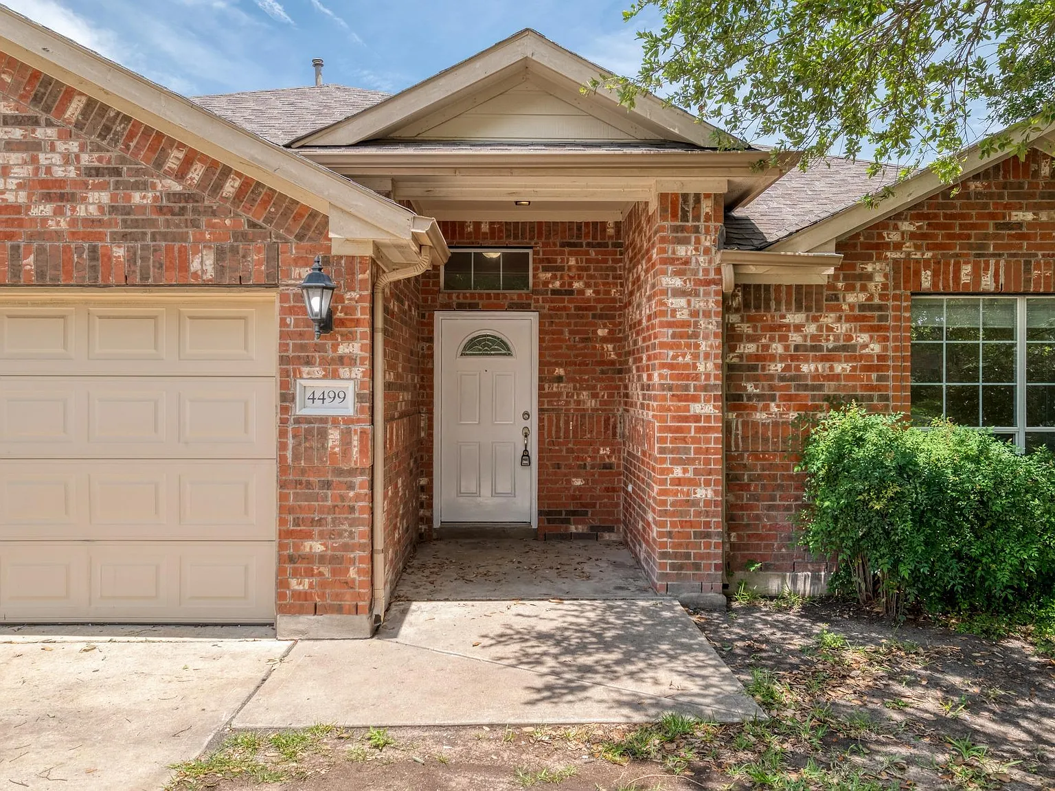4 bed, 2.0 bath, 2120 sqft, $2,245 — Photo 4