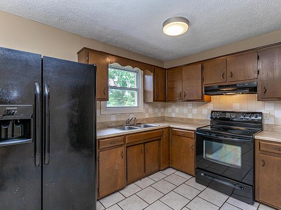 4th image of 110 Lou Dr