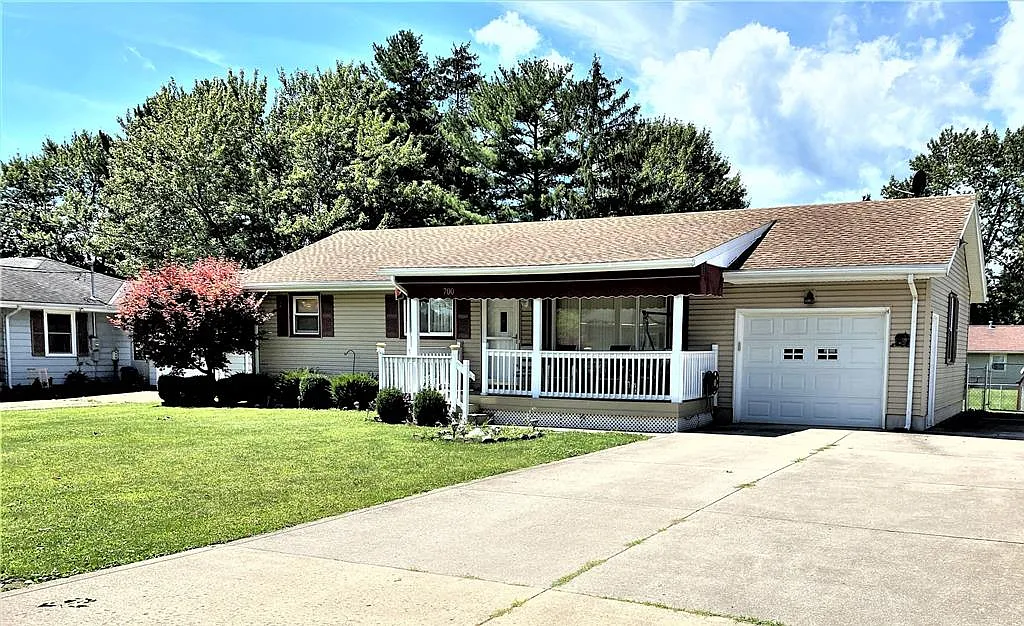 700 Willowcrest Ln photo 1