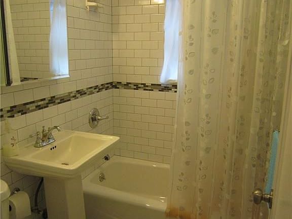 2nd image of 1071 Shore Pkwy #1B