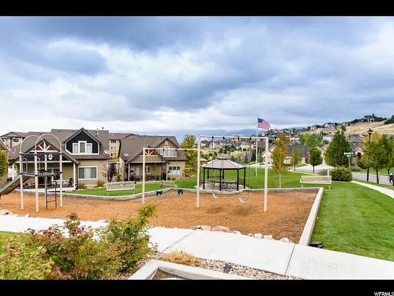 625 S Edgewood Dr E — Photo 12