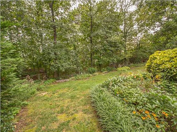 4th image of 602 Oak Crest Ln